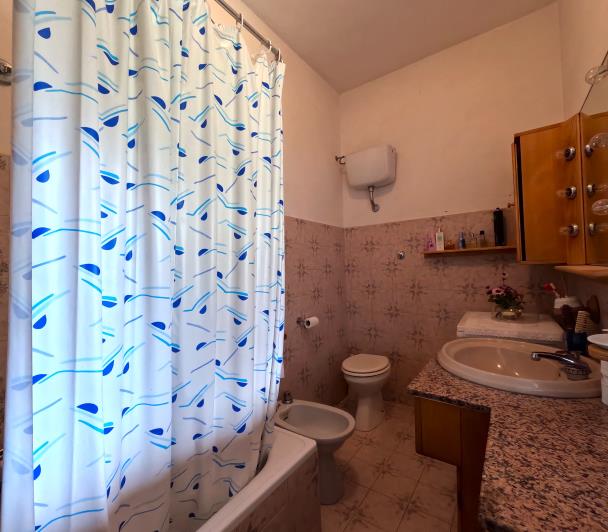 Image No.24-2 Bed Semi-Detached for sale