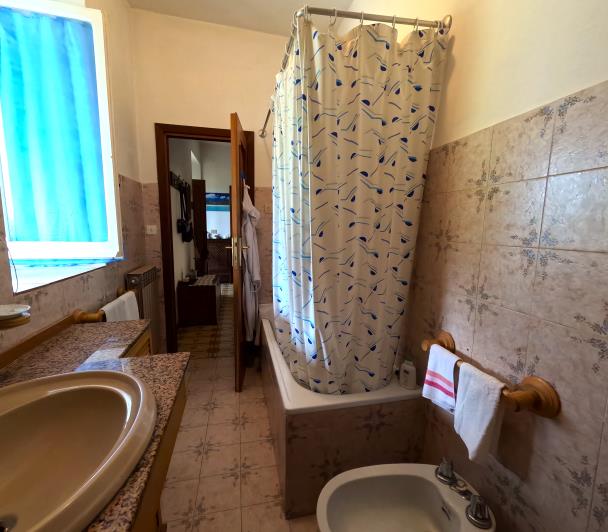 Image No.25-2 Bed Semi-Detached for sale