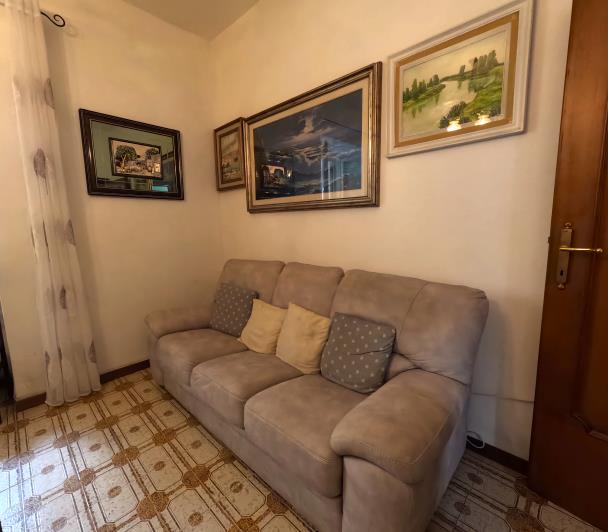 Image No.10-2 Bed Semi-Detached for sale