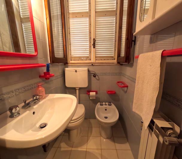 Image No.17-2 Bed Semi-Detached for sale