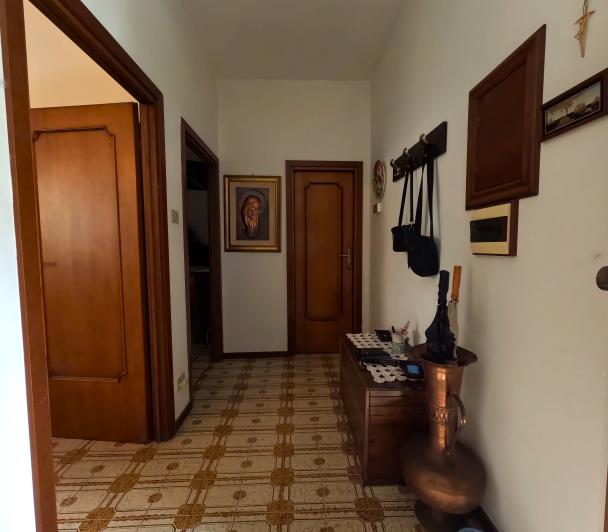 Image No.8-2 Bed Semi-Detached for sale