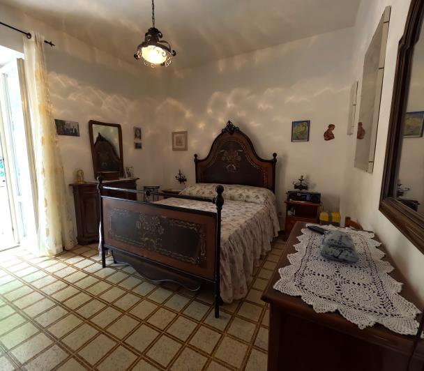 Image No.19-2 Bed Semi-Detached for sale