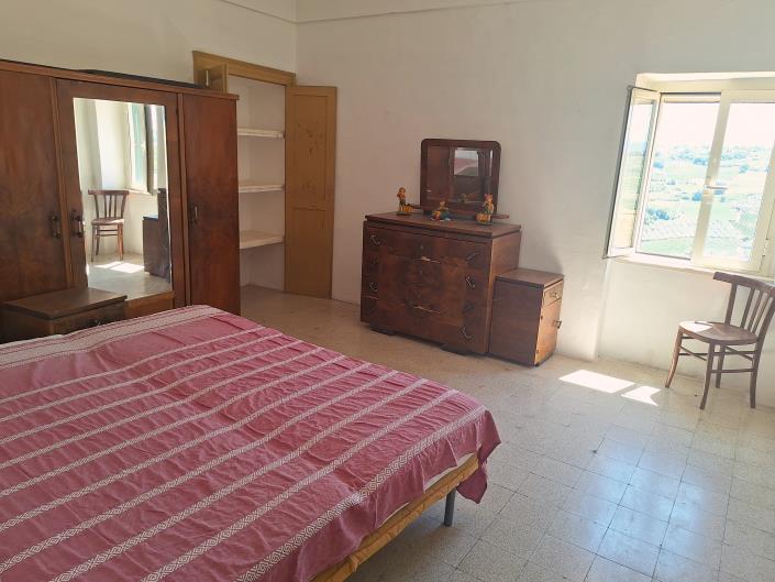 Image No.13-2 Bed Semi-Detached for sale