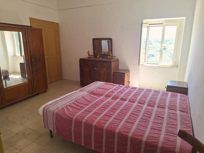 Image No.14-2 Bed Semi-Detached for sale