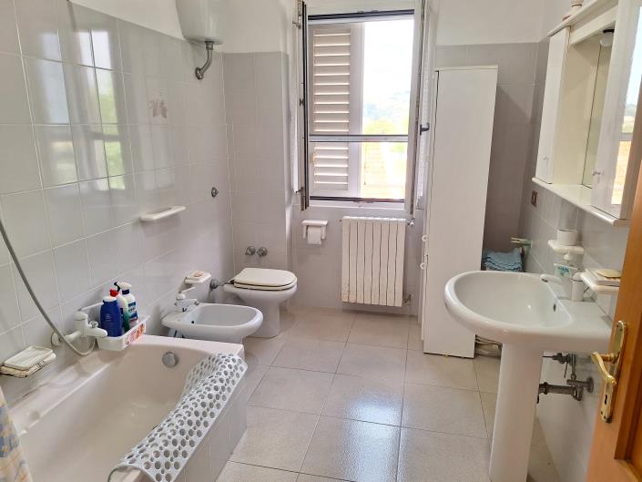 Image No.14-5 Bed Townhouse for sale