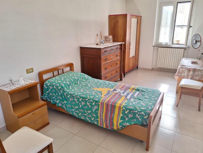 Image No.12-5 Bed Townhouse for sale