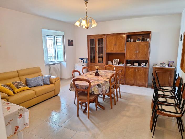 Image No.7-5 Bed Townhouse for sale