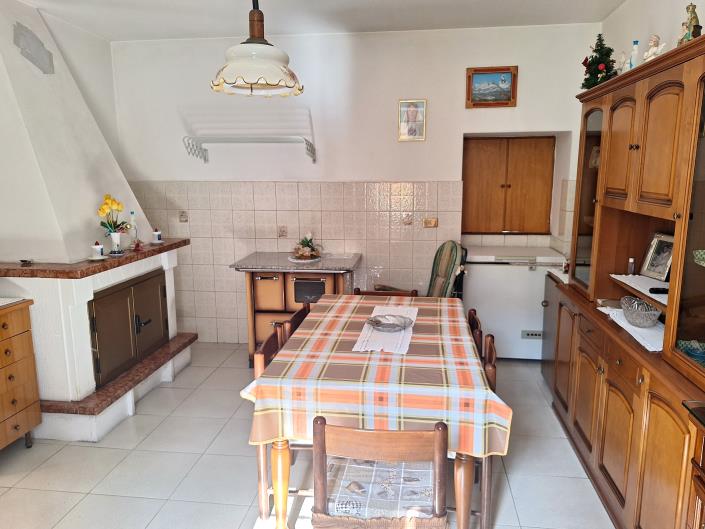 Image No.8-5 Bed Townhouse for sale