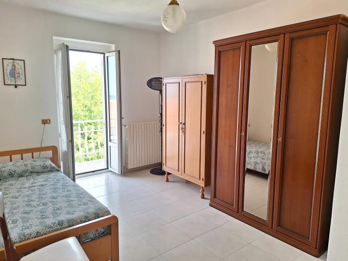 Image No.11-5 Bed Townhouse for sale