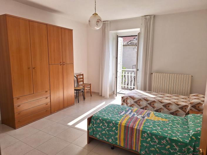 Image No.13-5 Bed Townhouse for sale