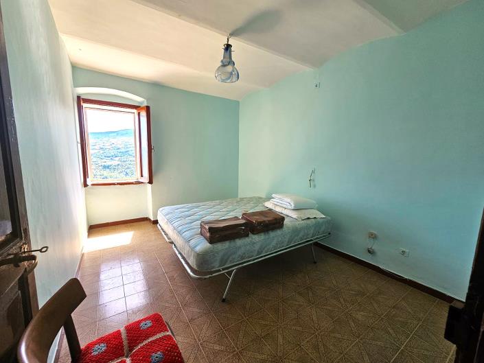 Image No.12-2 Bed Semi-Detached for sale