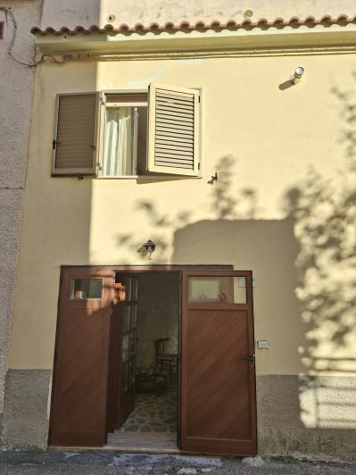 Image No.3-4 Bed House for sale