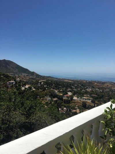 Image No.6-6 Bed House for sale