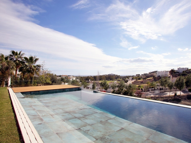 Image No.7-5 Bed House for sale