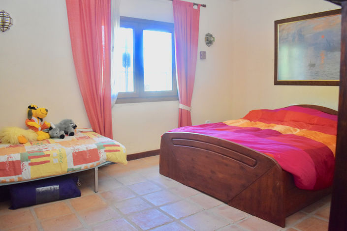 Image No.8-4 Bed House for sale