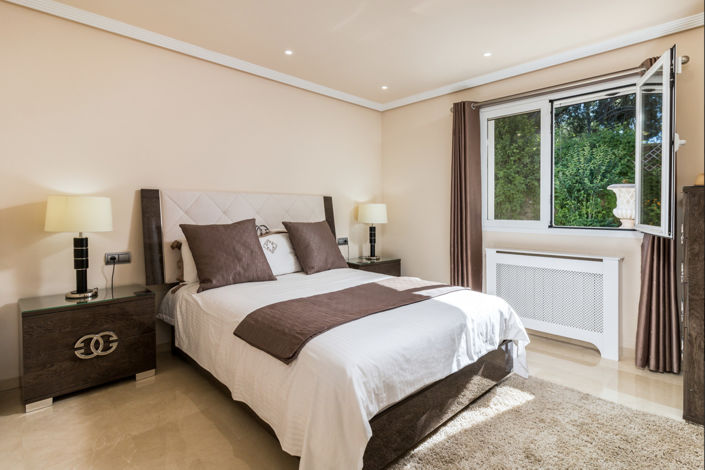 Image No.16-5 Bed House for sale