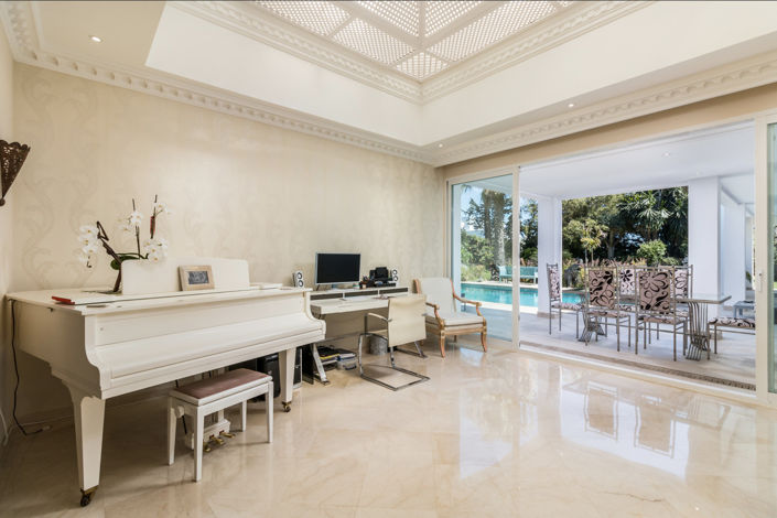 Image No.3-5 Bed House for sale