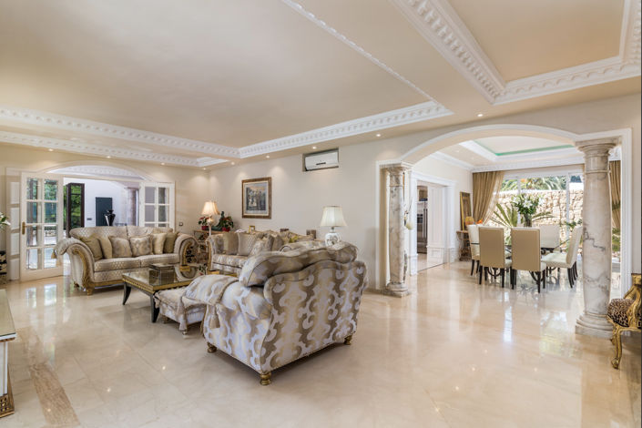 Image No.8-5 Bed House for sale