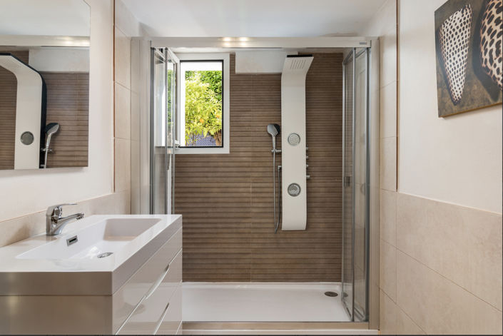 Image No.9-5 Bed House for sale