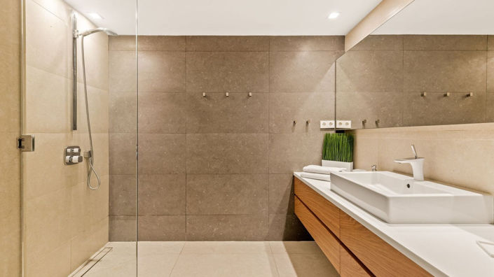 Image No.19-6 Bed House for sale