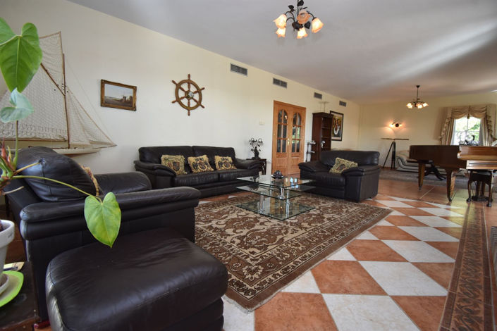 Image No.27-4 Bed House for sale