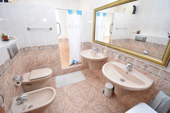 Image No.30-4 Bed House for sale