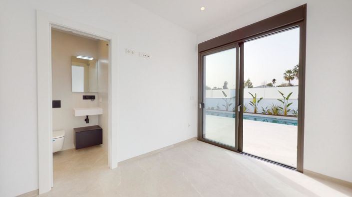 Image No.11-3 Bed Villa for sale