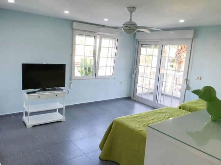 Image No.18-6 Bed House for sale