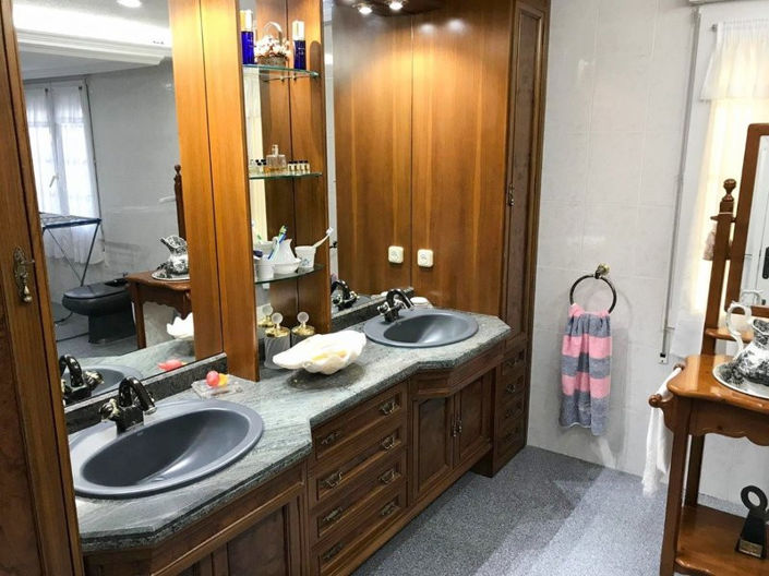 Image No.19-6 Bed House for sale