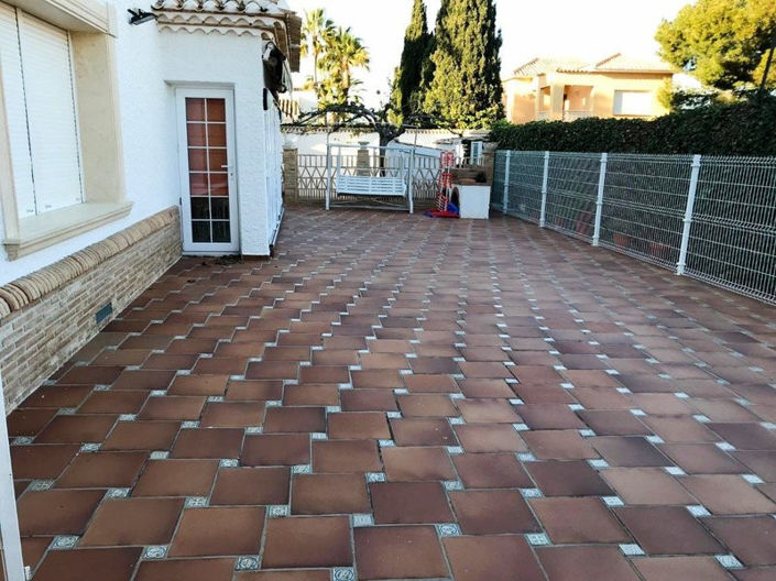 Image No.8-6 Bed House for sale