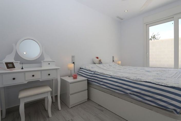 Image No.10-3 Bed House for sale