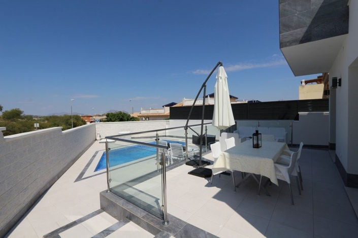 Image No.18-3 Bed House for sale