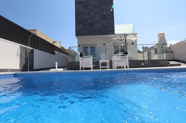 Image No.20-3 Bed House for sale