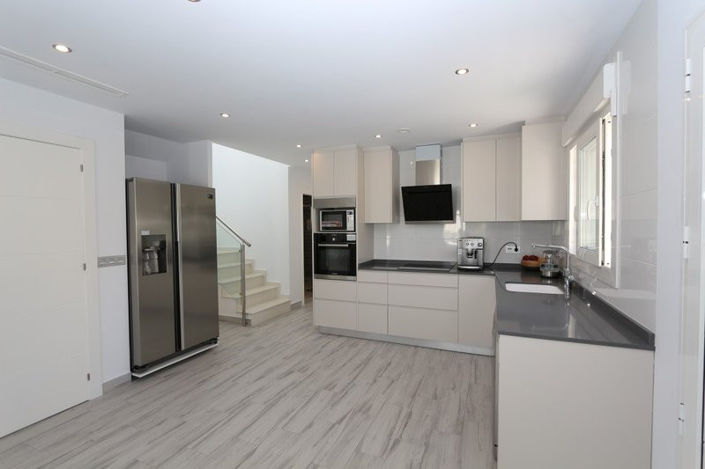 Image No.3-3 Bed House for sale