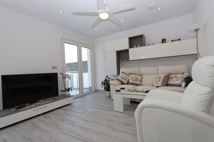 Image No.9-3 Bed House for sale