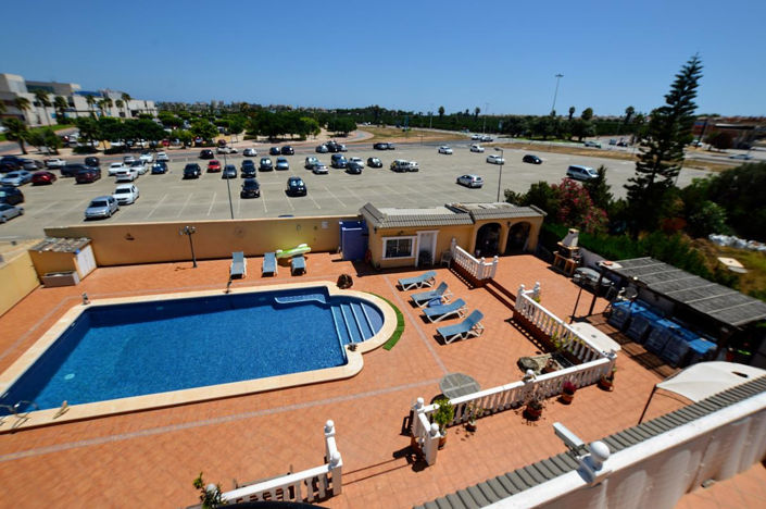 Image No.18-6 Bed House for sale