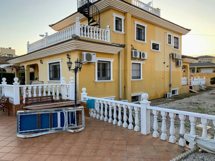 Image No.26-6 Bed House for sale