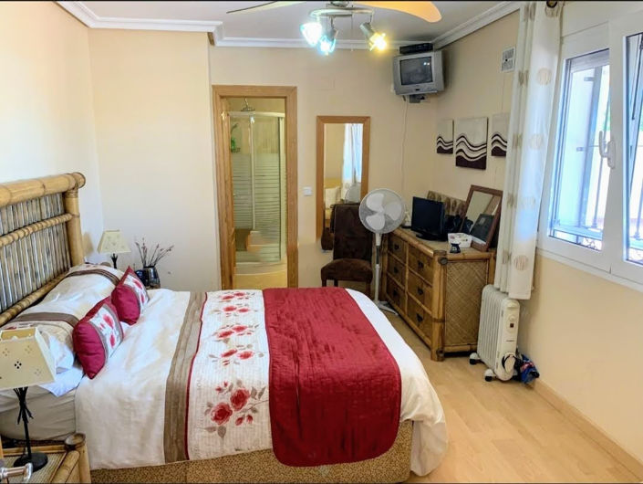 Image No.30-6 Bed House for sale