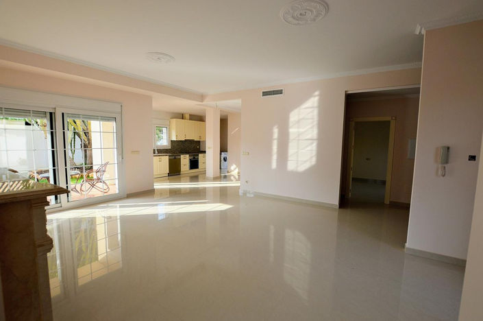 Image No.12-4 Bed House for sale