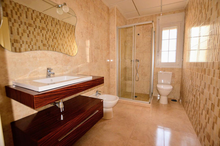 Image No.15-4 Bed House for sale