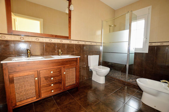 Image No.17-4 Bed House for sale