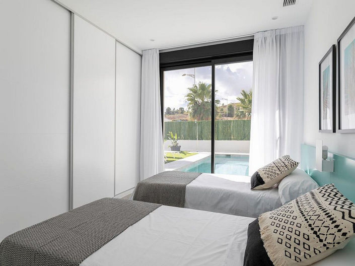 Image No.6-3 Bed House for sale