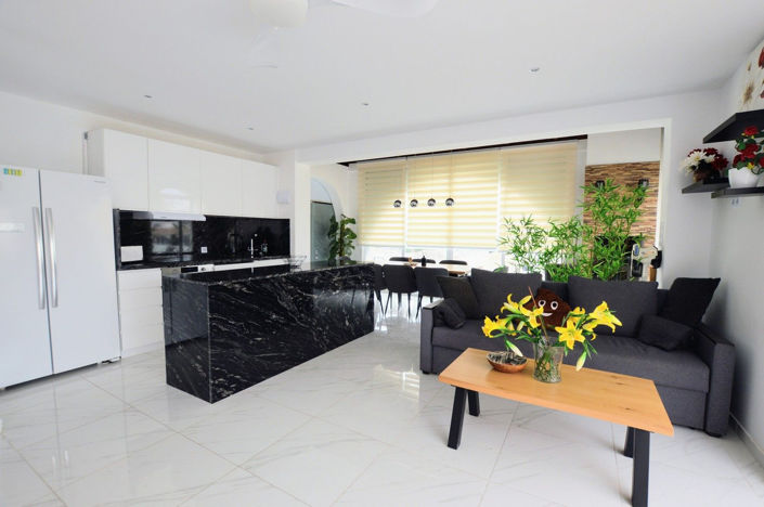 Image No.11-5 Bed House for sale