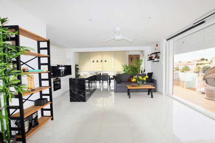 Image No.5-5 Bed House for sale