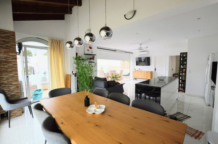 Image No.8-5 Bed House for sale