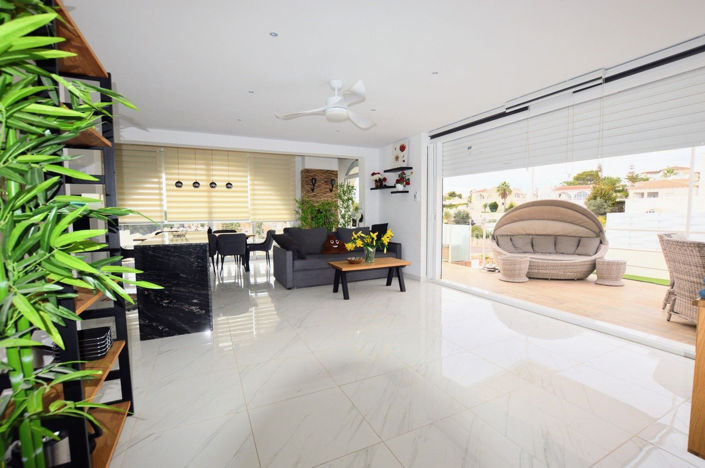 Image No.9-5 Bed House for sale