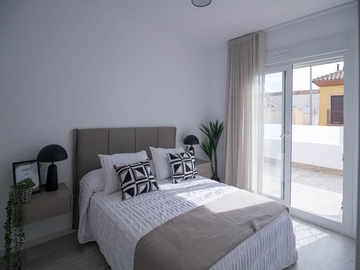 Image No.15-3 Bed House for sale