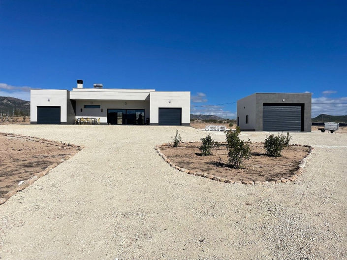Image No.1-4 Bed House for sale