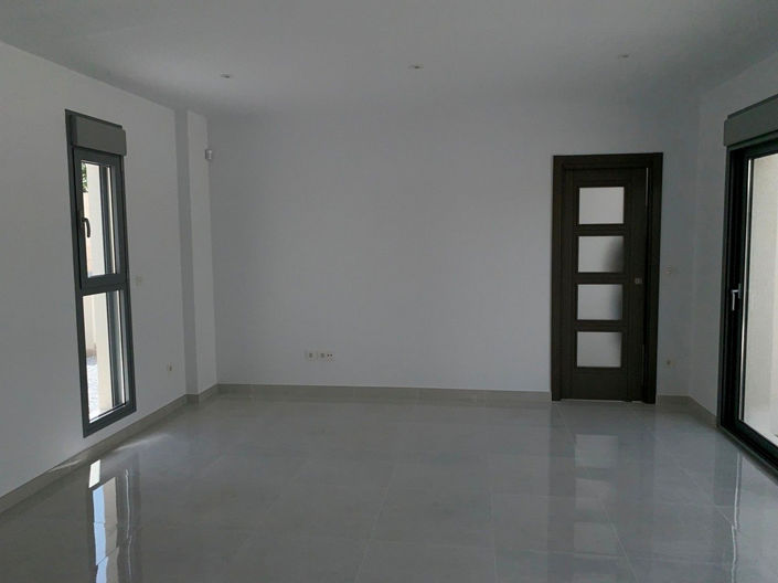 Image No.24-4 Bed House for sale