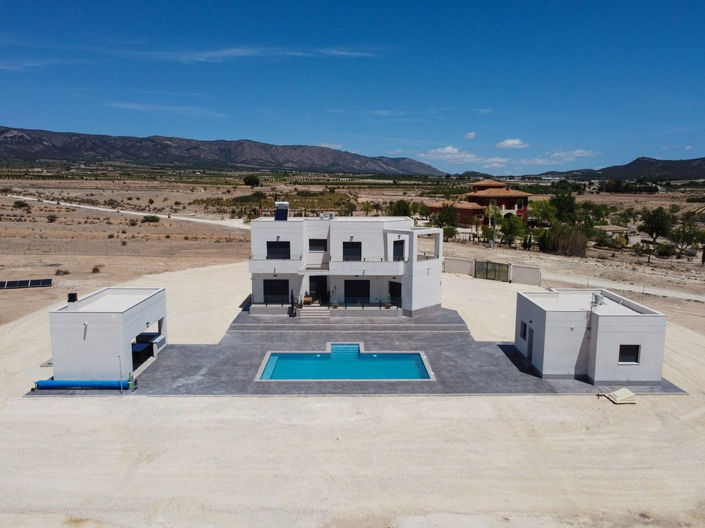 Image No.1-4 Bed House for sale